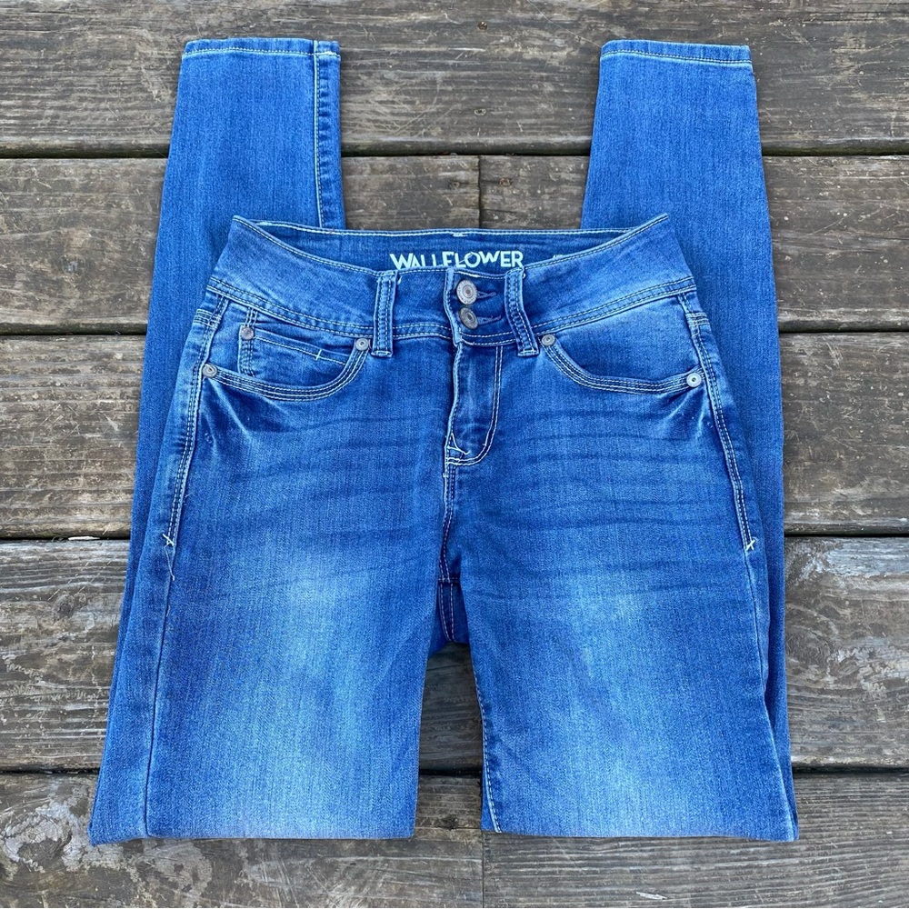 Wallflower The Ultra Fit Skinny Medium Wash Size 1